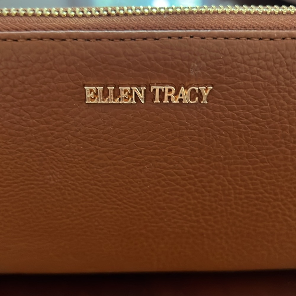 Ellen Tracy zipped wallet